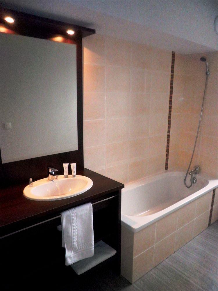 - Restaurant Le Blanchon Hotel Selonnet